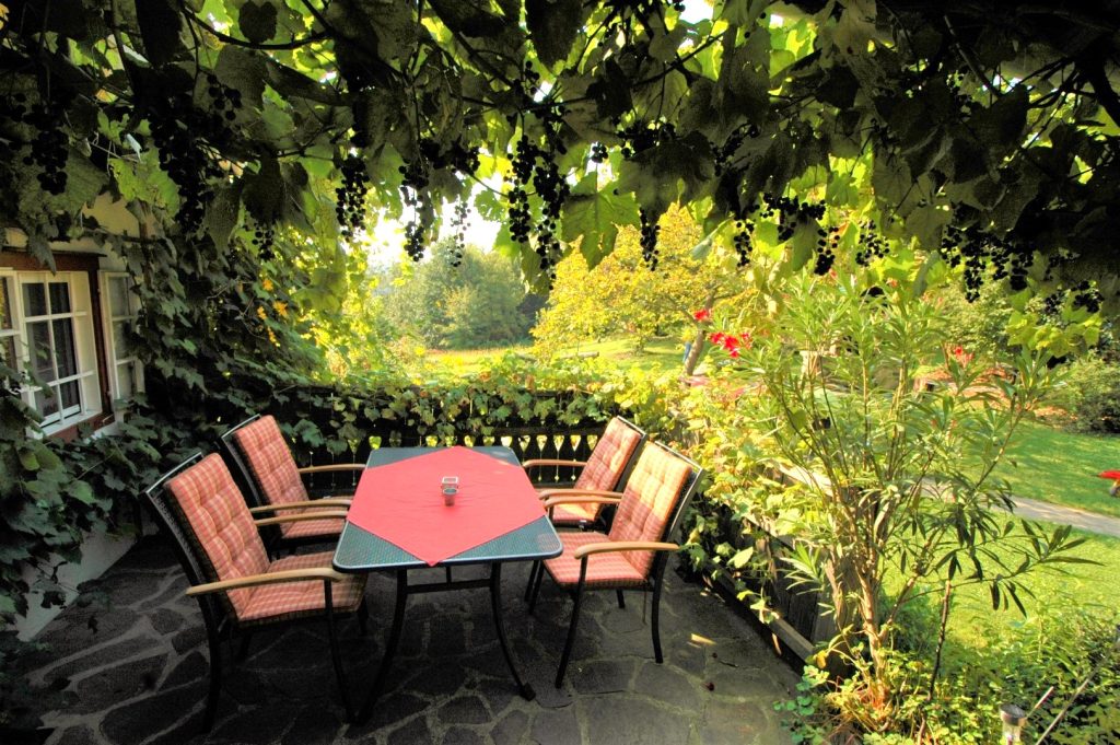 Terrasse Presshaus Altes Gehöft am Lormanberg Thermen- und Vulkanland Steiermark