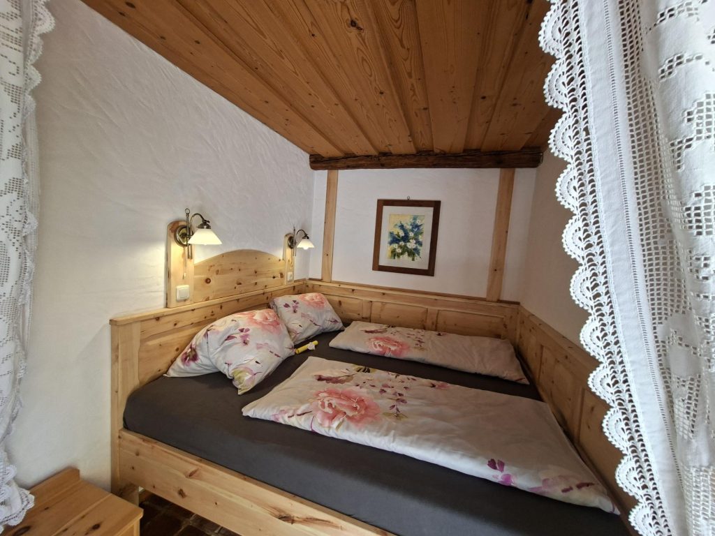 Sunnseitn Winzerhaus Schlafen im kuscheligen Zirbenbett